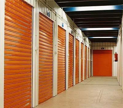 Interior de las instalaciones de guardamuebles de Mudanza BCN en Barcelona